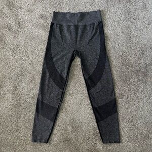 VS PINK Active| Seamless Grey Womens Leggings - Performance Bottoms, Size Large